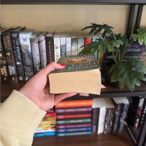 A Clash of Kings by George R.R. Martin - Picture 2 of 3